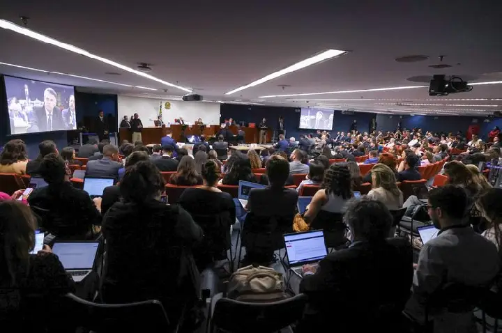 Após depoimento ao STF, Braga Netto pede para deixar a prisão