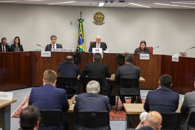 Moraes revoga proibição de réus da trama golpista de manterem contato 
