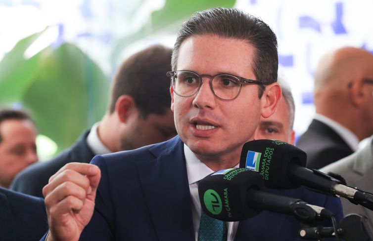 Motta diz que vai levar ao plenário perda do mandato de Carla Zambelli
